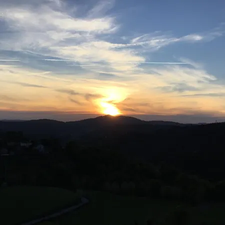 بيت للعطل Traditional 18th Century Converted Stables *