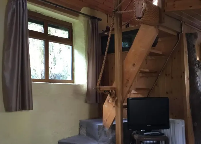 Traditional 18th Century Converted Stables 度假居 *