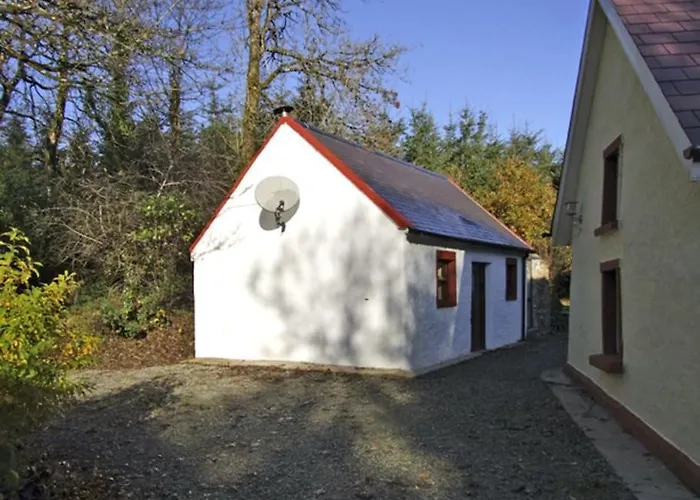 Traditional 18th Century Converted Stables 度假居 *